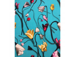 Tissu maille viscose roses sur fond turquoise