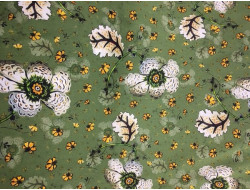  Tissu soie fleuri sur fond vert