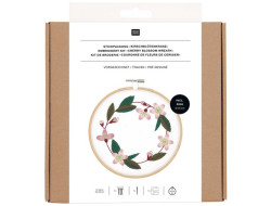 Kit de broderie pré dessiné, tableau couronne de fraises, Rico Design