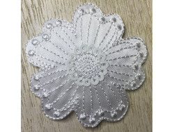 Écusson thermocollant - fleur brodée avec petits sequins blanc