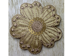 Écusson thermocollant - fleur brodée avec petits sequins beige