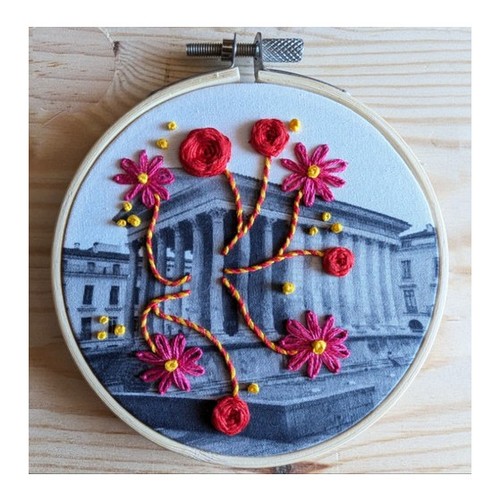 Kit de broderie Maison carrée Nîmes par Elise Benétreau-Bernard  - 4