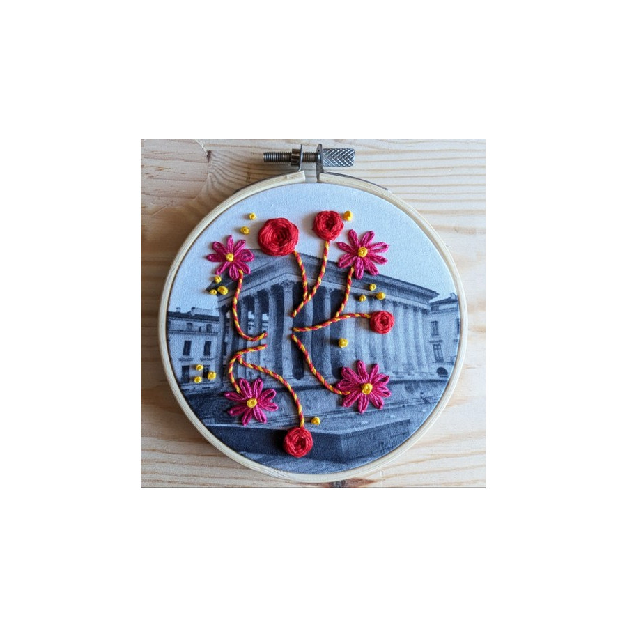 Kit de broderie Maison carrée Nîmes par Elise Benétreau-Bernard  - 4