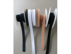 Élastique boutonnière, élastique à trou