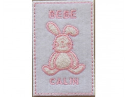 Ecusson thermocollant lapin rose sur fond blanc