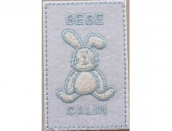 Ecusson thermocollant lapin bleu sur fond blanc